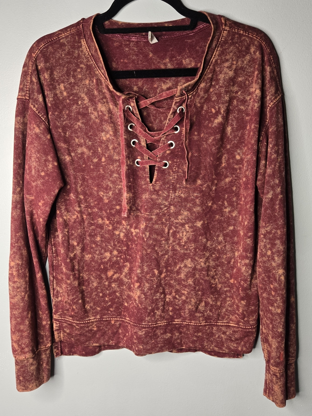 Mudd Women’s Lace-Up Mineral Wash Sweatshirt Burgundy Rust Size Medium